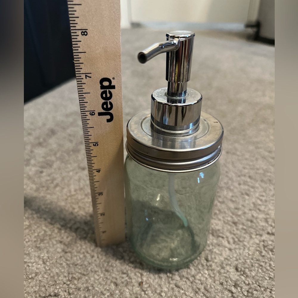 Mason jar soap dispenser